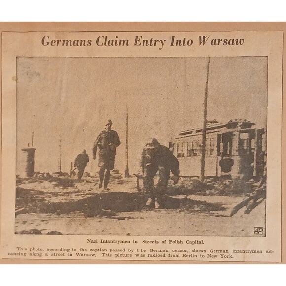 WWII German Infantry In Streets Of Warsaw Military News Paper Clipping - Picture 1 of 2